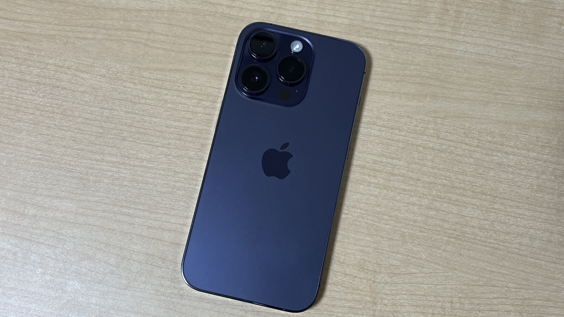 iPhone14 Pro、ディープパープル