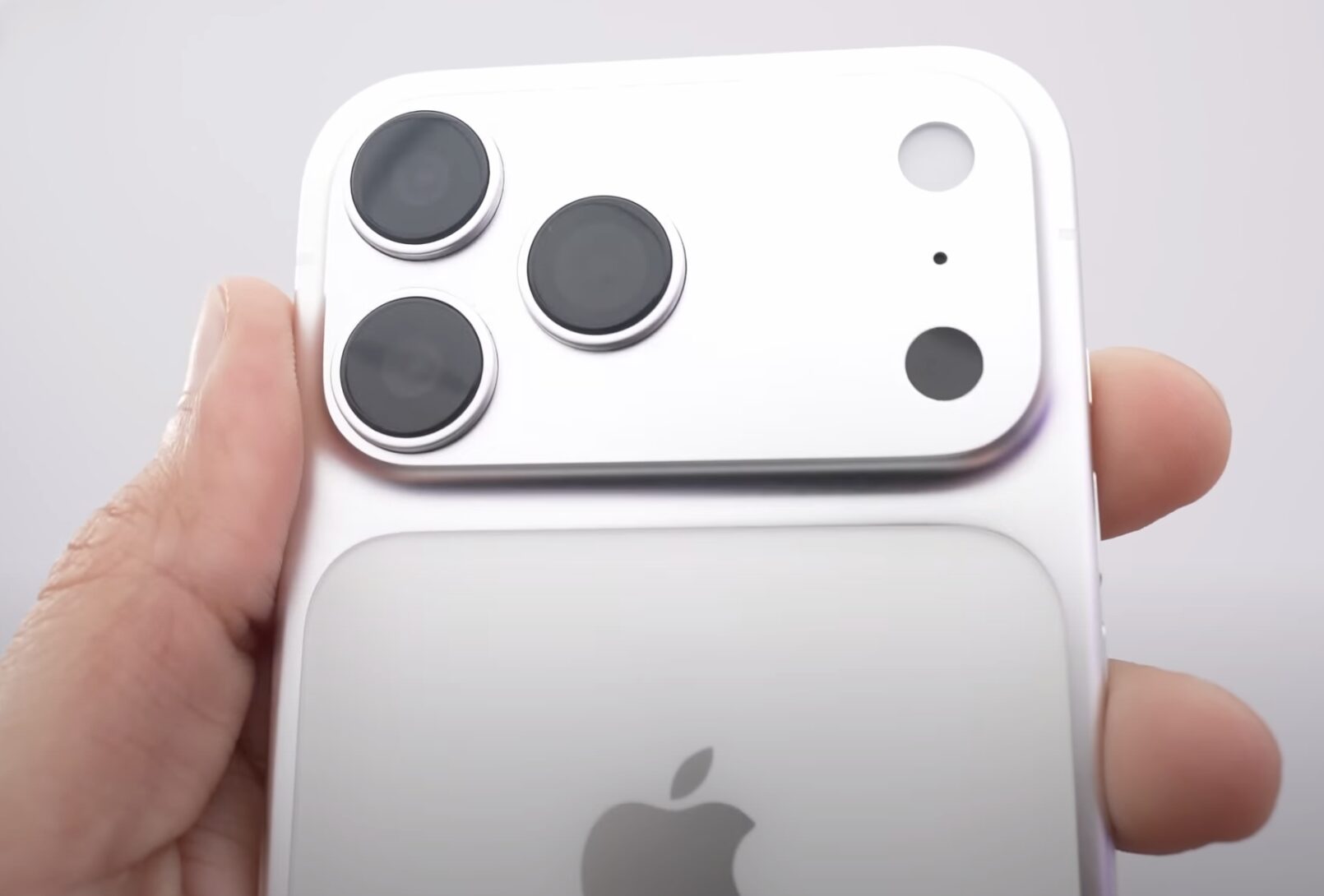 「iPhone17 Pro Max」のモックアップ